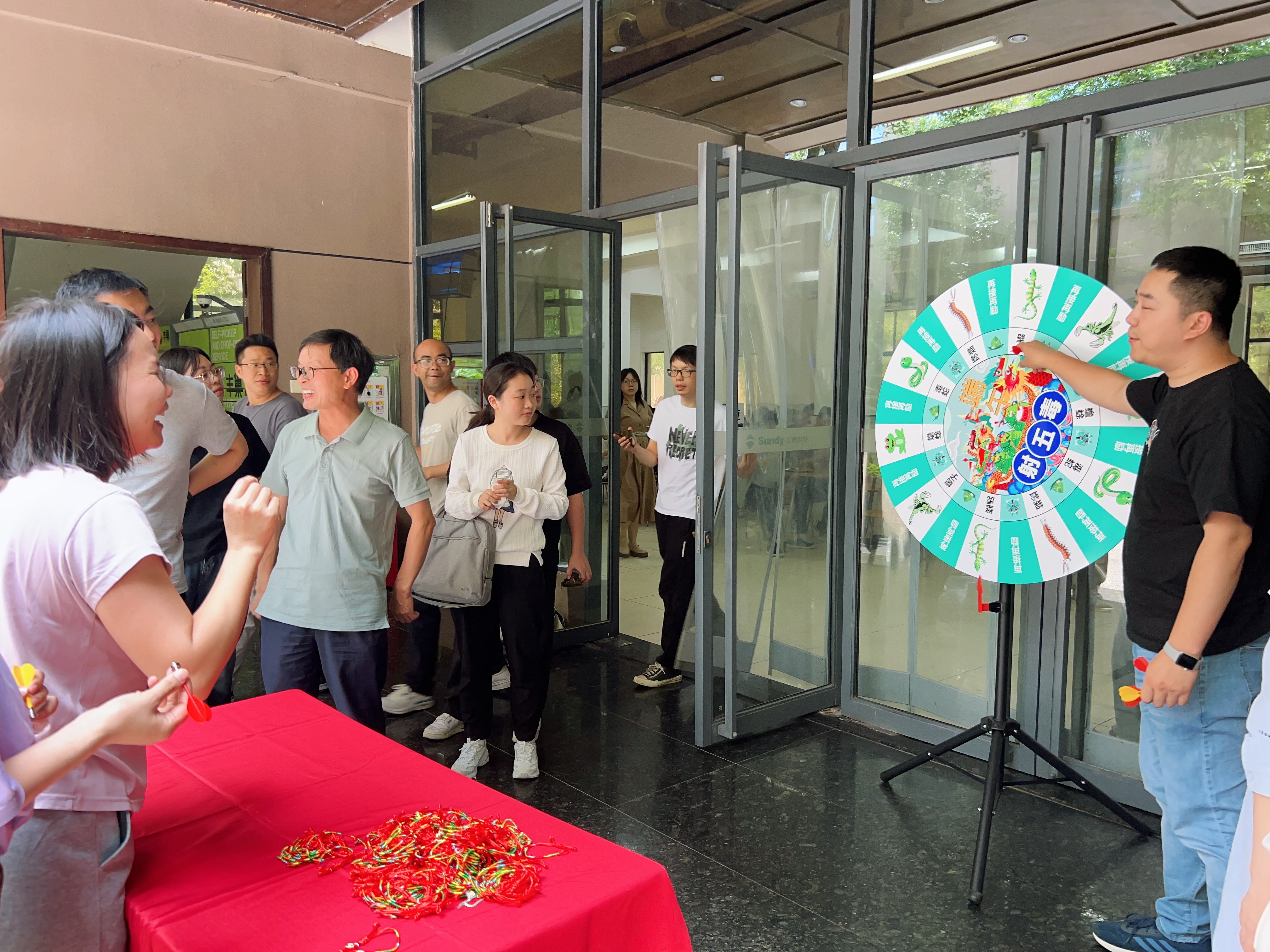 端午飛鏢大挑戰(zhàn)！靶盤上的五毒大作戰(zhàn)，太燃了！